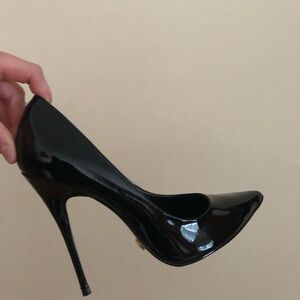 L'INTERVALLE Glossy Black Heels